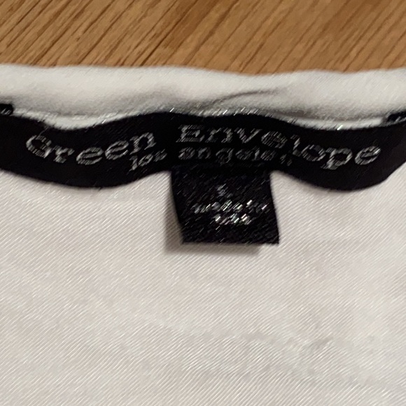 Green envelope White T-shirt flowy Sz large - Picture 2 of 9